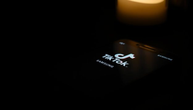 comment mettre tiktok en noir sur samsung