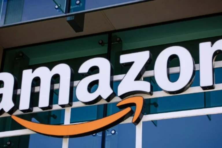 Amazon abandonne la surveillance humaine des IA : voici pourquoi cette décision fait débat