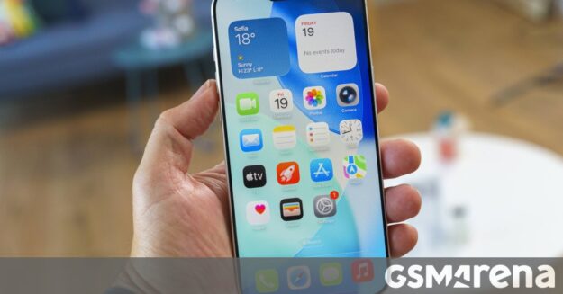 L'iPhone 18 Pro Max pourrait adopter un écran moins coûteux selon Apple
