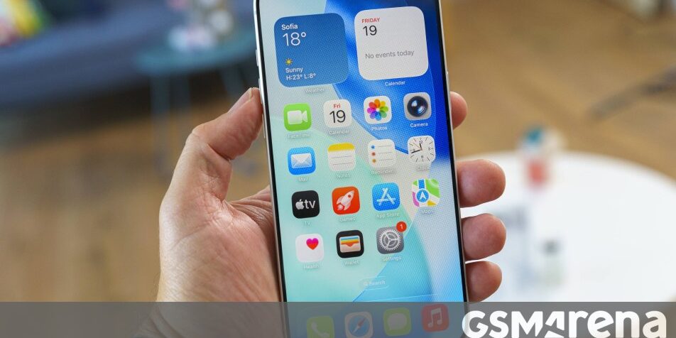 L'iPhone 18 Pro Max pourrait adopter un écran moins coûteux selon Apple