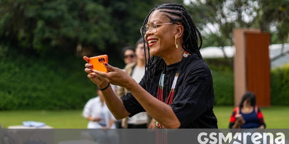 Angélica Dass et Tecno lancent “100 Portraits de l’Évolution” : une initiative artistique engagée Angélica Dass et Tecno lancent "100 Portraits de l'Évolution" : une initiative artistique engagée