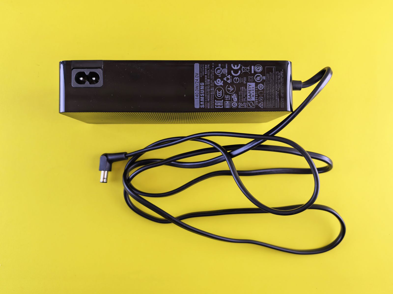 Cable de charge et adaptateur pour ordinateur portable