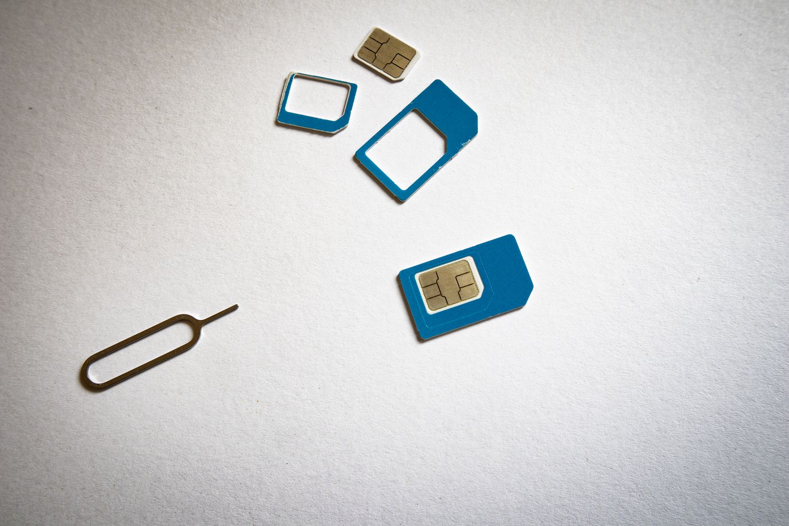 Carte SIM et outil d'ejection