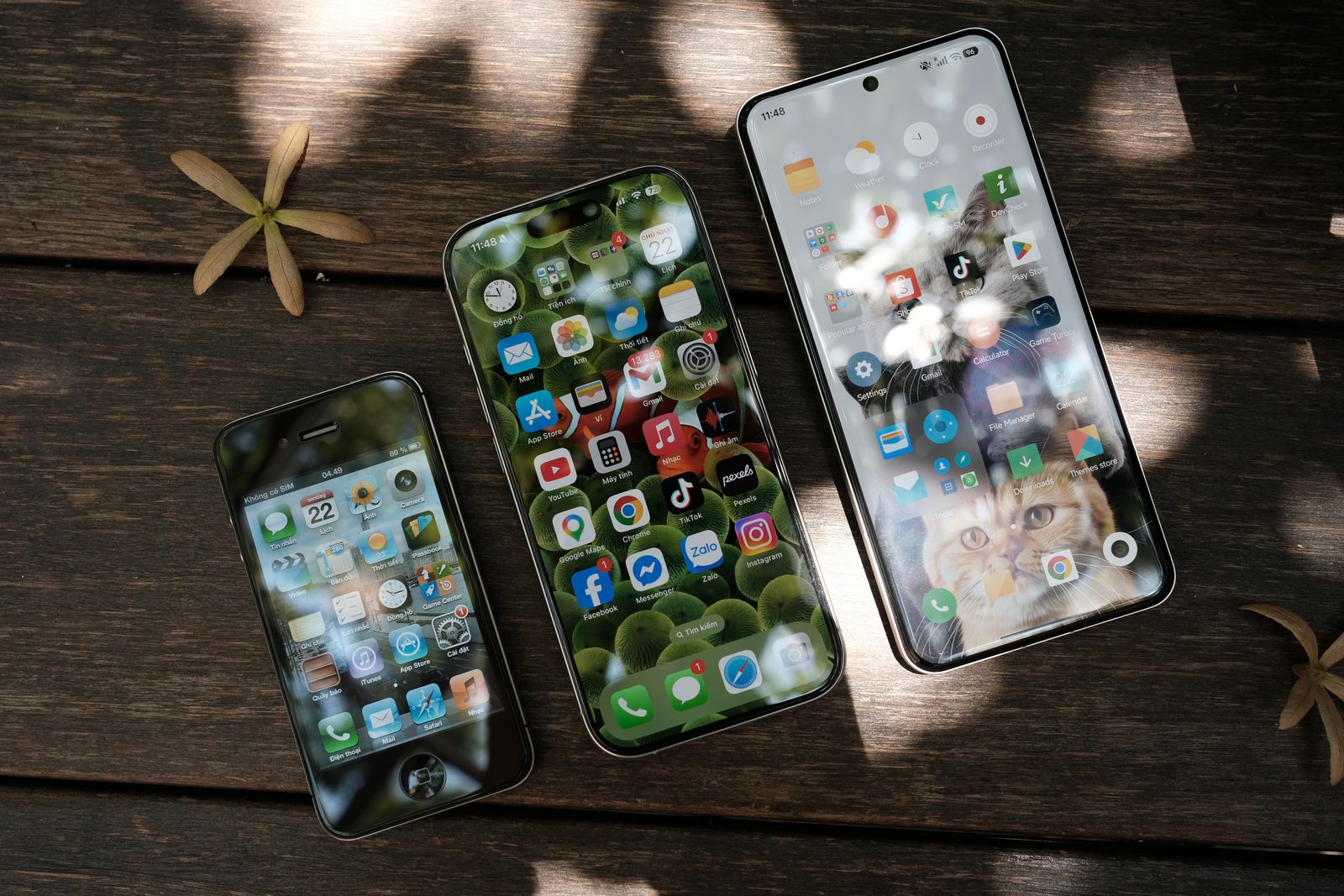 Collection de smartphones avec differentes icones d'applications