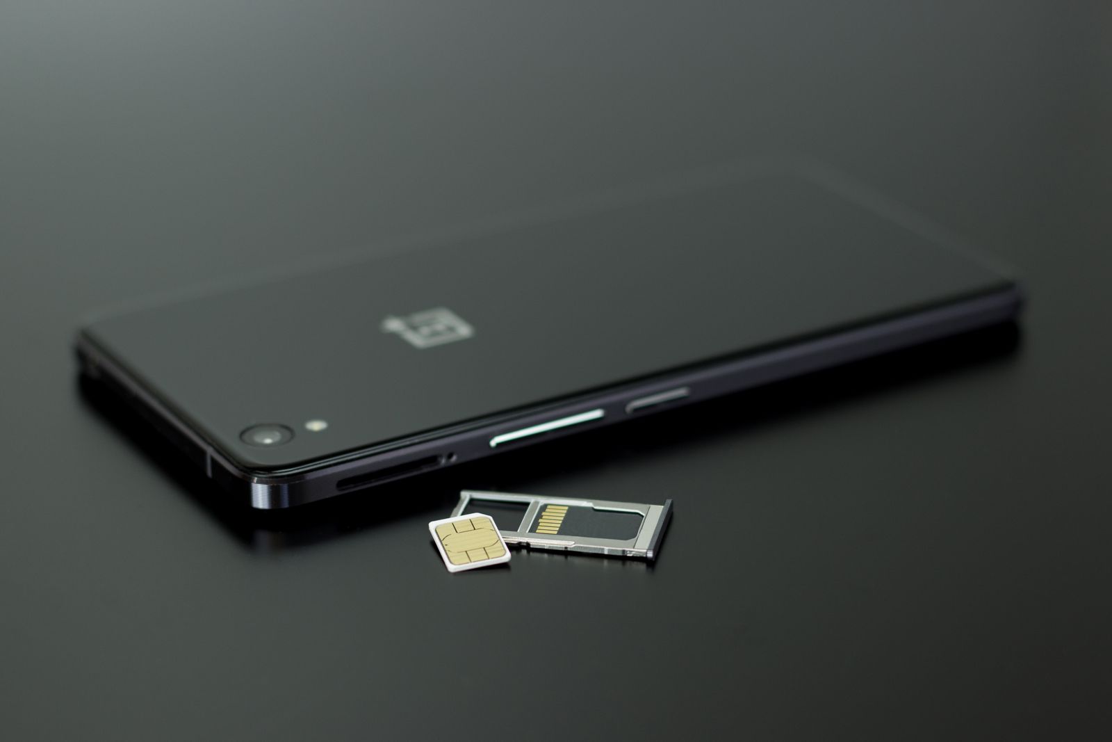 Smartphone avec carte SIM et carte memoire
