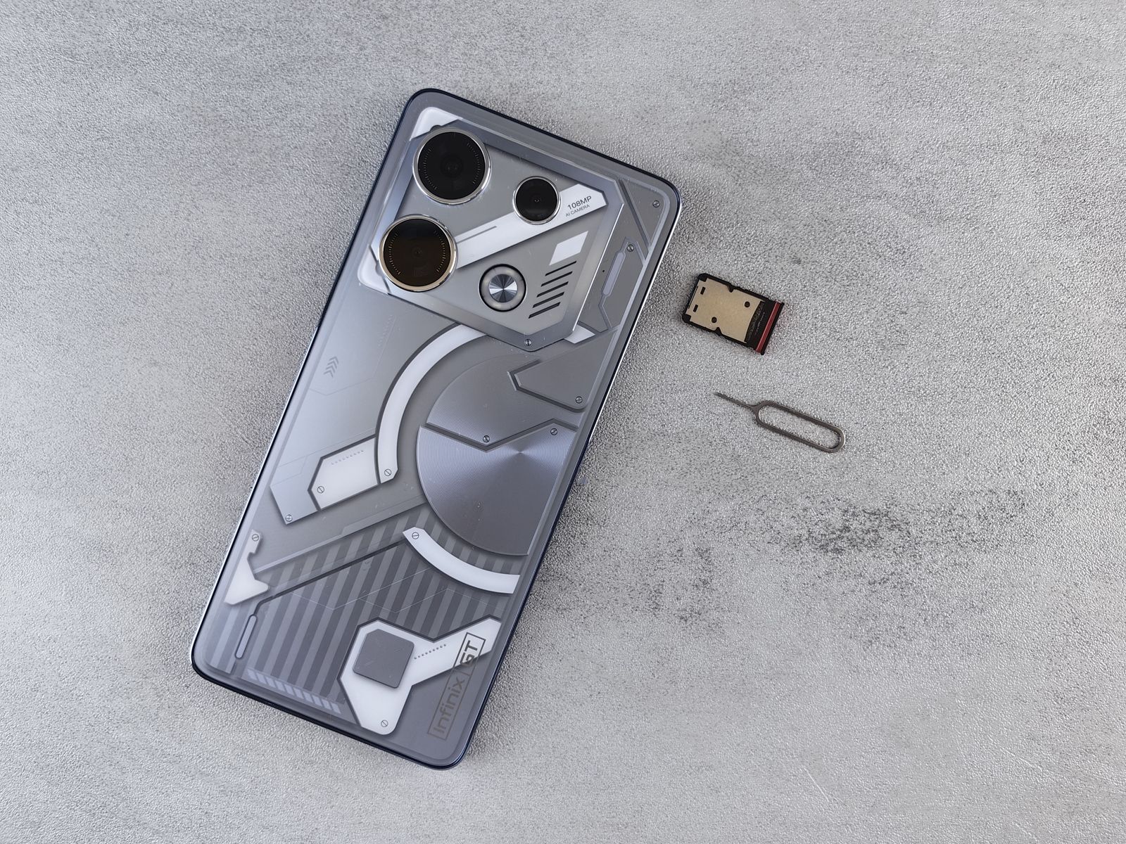 Smartphone avec tiroir carte SIM et outil d'ejection